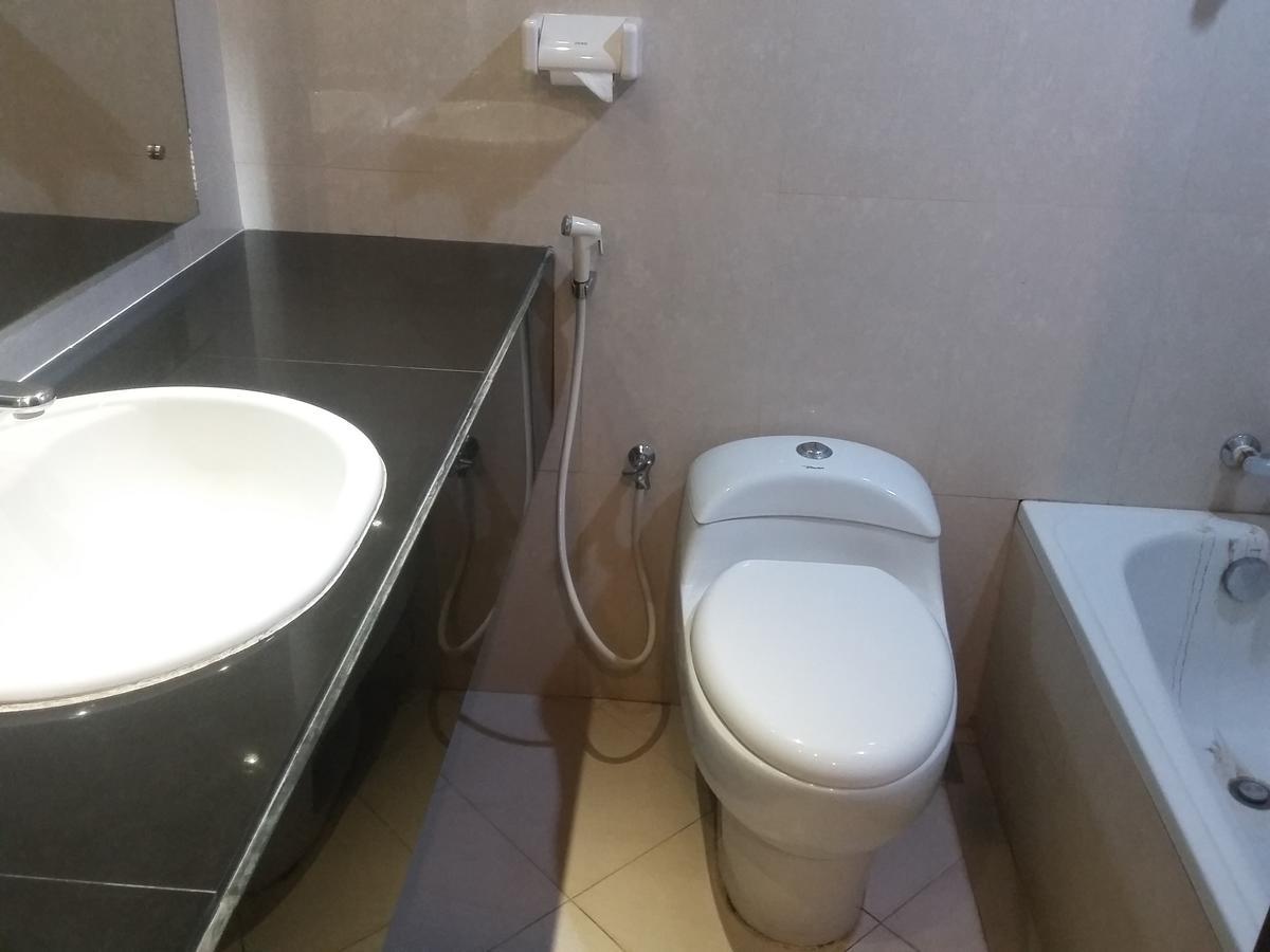 Hotel Kharisma Madiun Kültér fotó