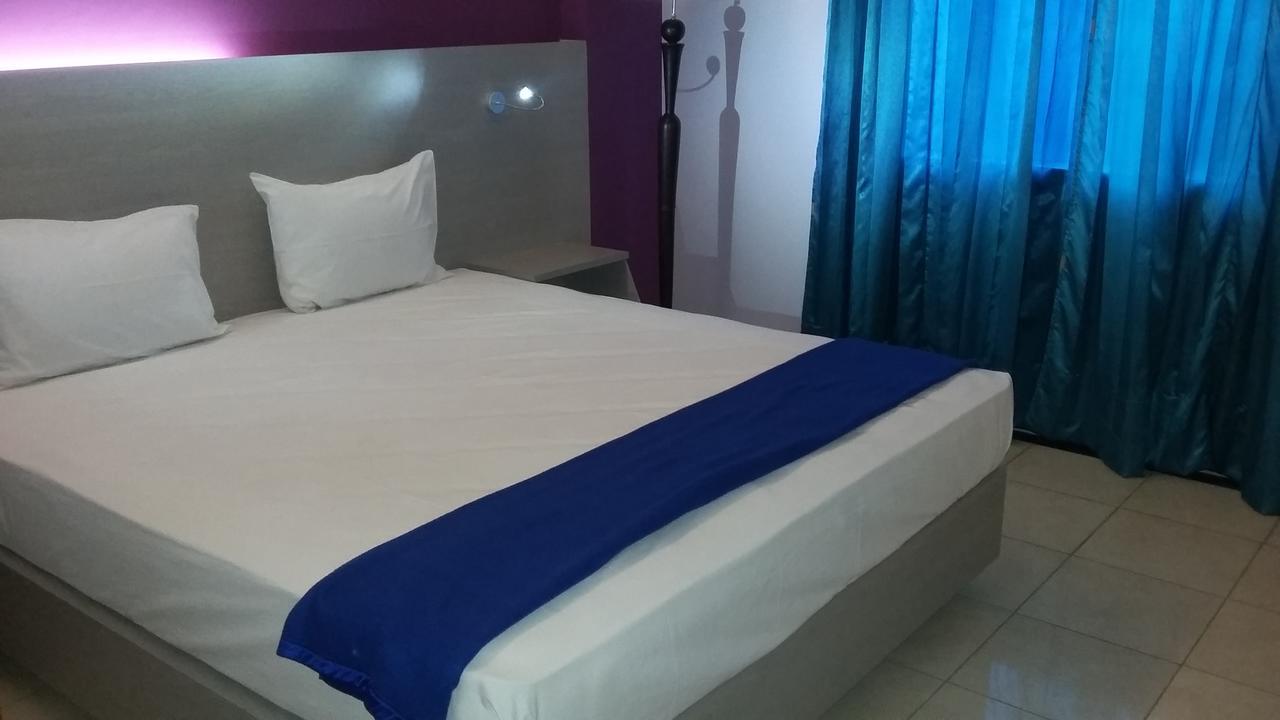 Hotel Kharisma Madiun Kültér fotó