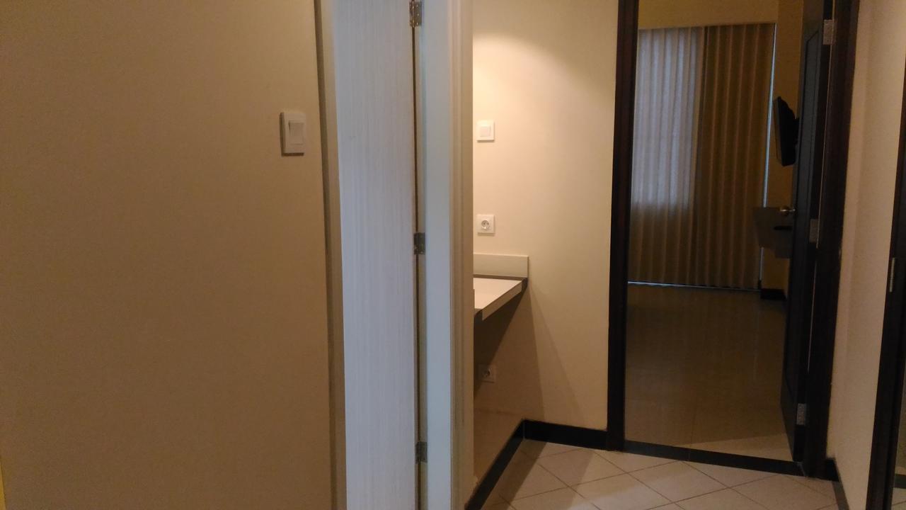 Hotel Kharisma Madiun Kültér fotó