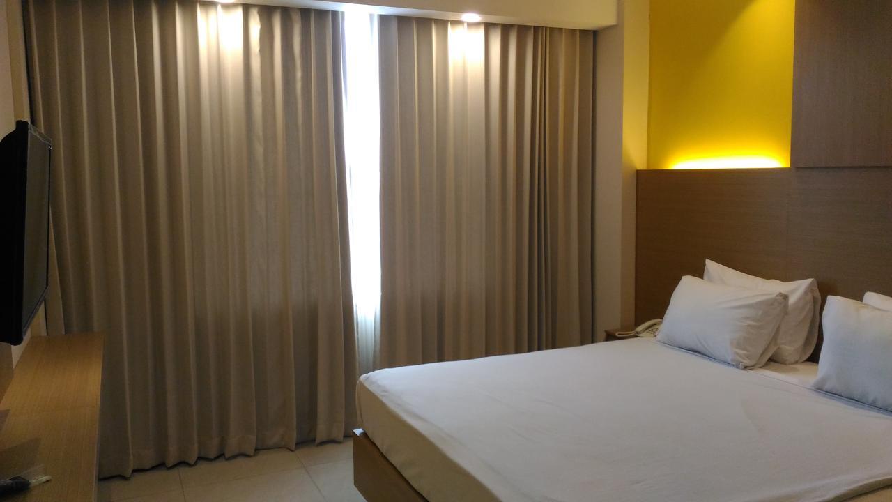 Hotel Kharisma Madiun Kültér fotó