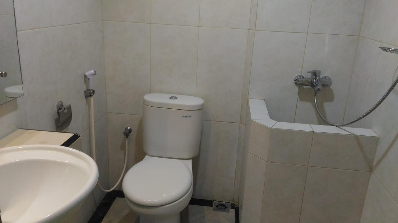 Hotel Kharisma Madiun Kültér fotó