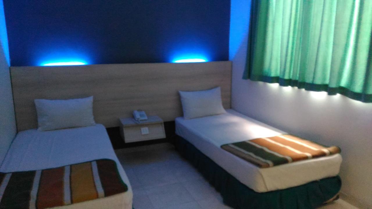 Hotel Kharisma Madiun Kültér fotó