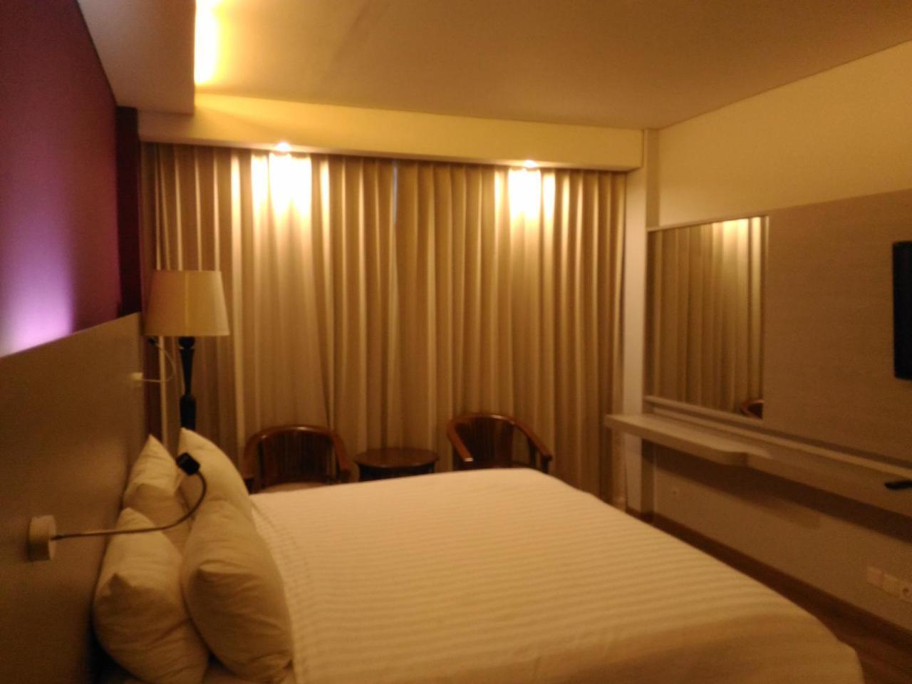 Hotel Kharisma Madiun Kültér fotó