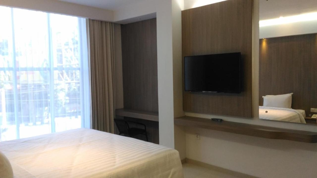 Hotel Kharisma Madiun Kültér fotó