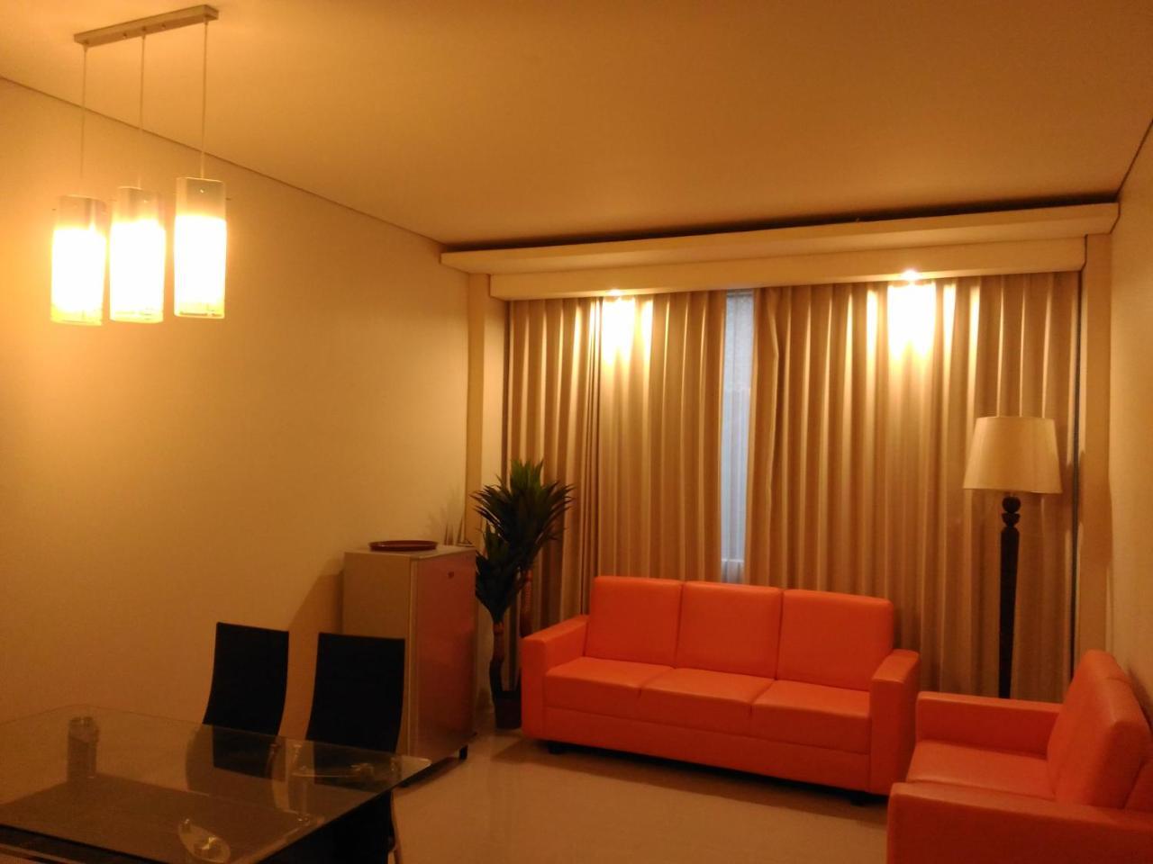 Hotel Kharisma Madiun Kültér fotó