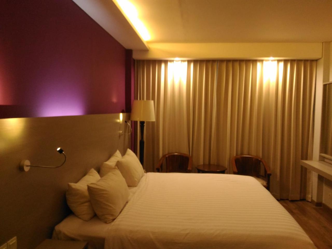 Hotel Kharisma Madiun Kültér fotó
